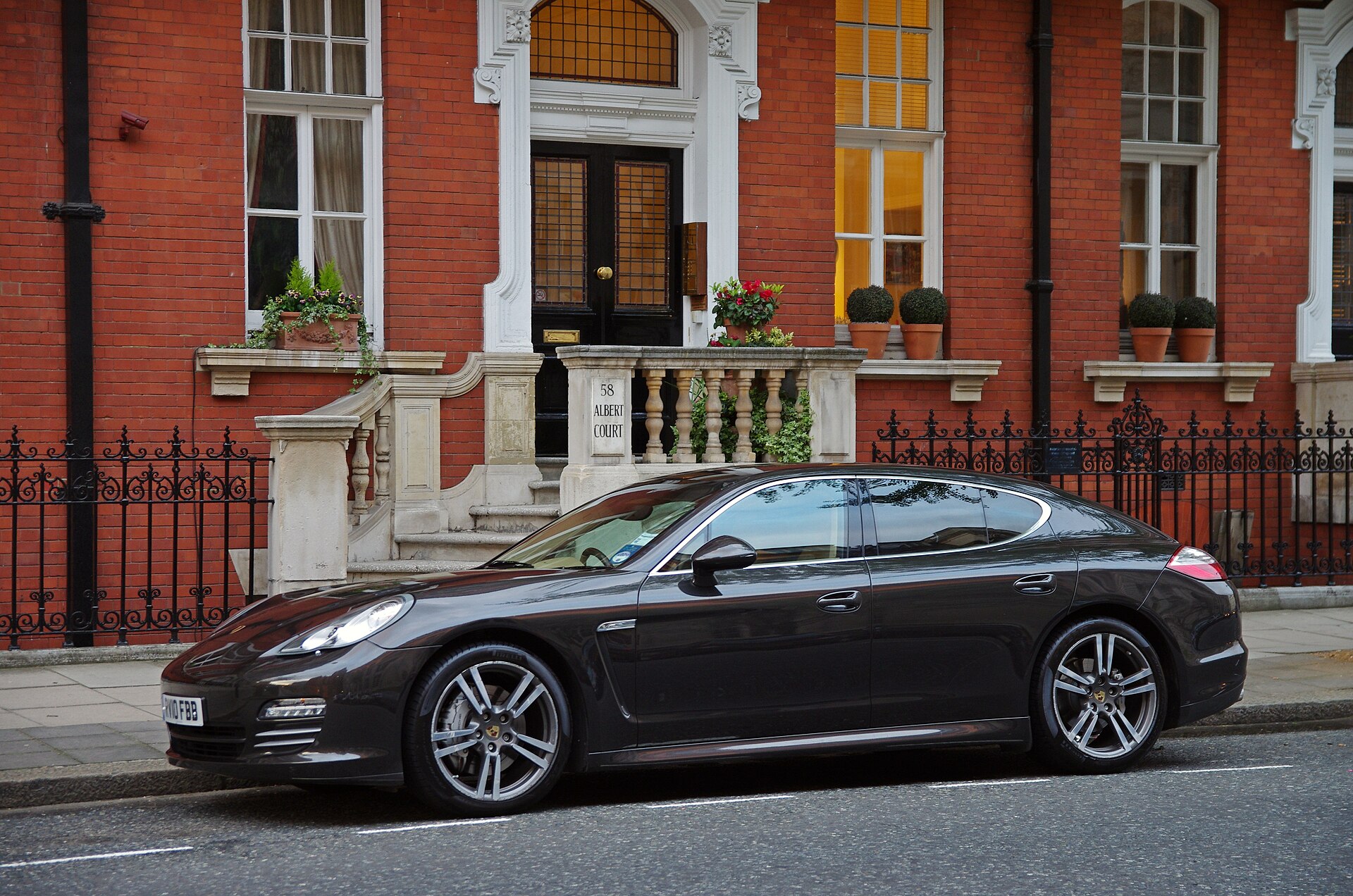 Luxury vehicles at Vélora Motors