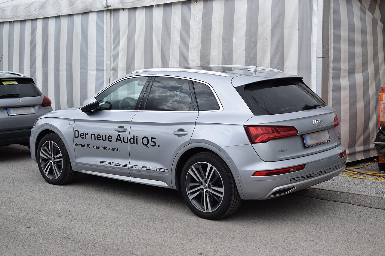 2020 Audi Q5 40 TFSI — rear three-quarter view