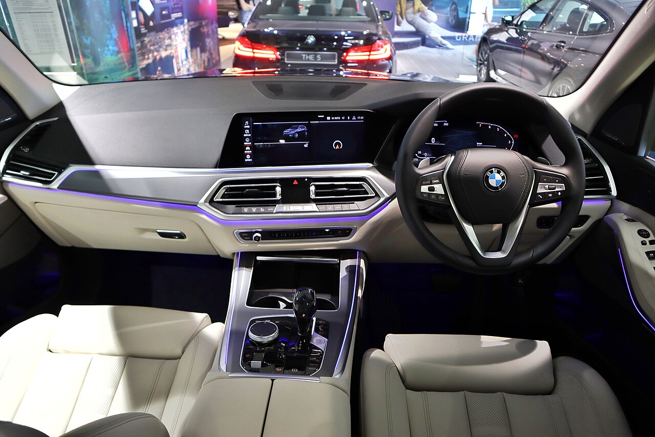 2020 BMW X5 xDrive40i — interior, dashboard and cabin