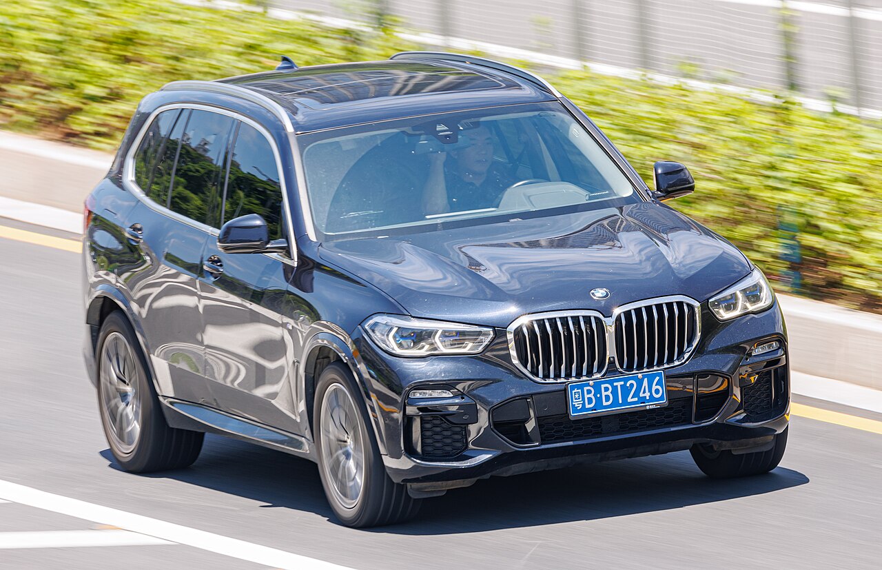 2020 BMW X5 xDrive40i — exterior view