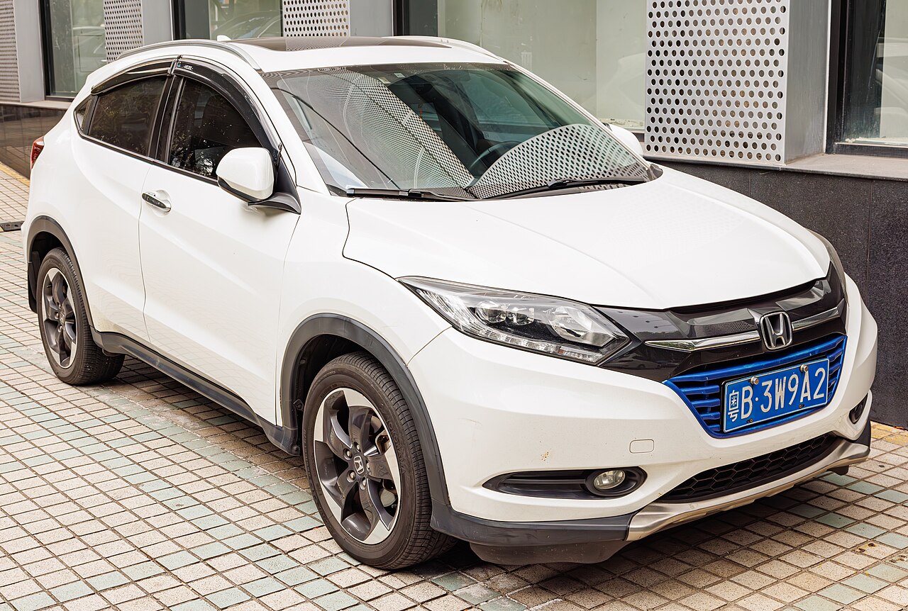 Honda Vezel — exterior view