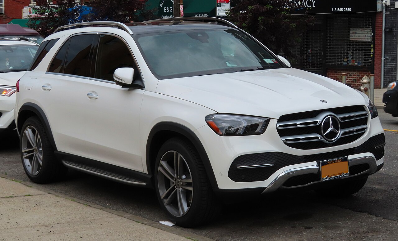 2021 Mercedes-Benz GLE 450 — front three-quarter exterior view