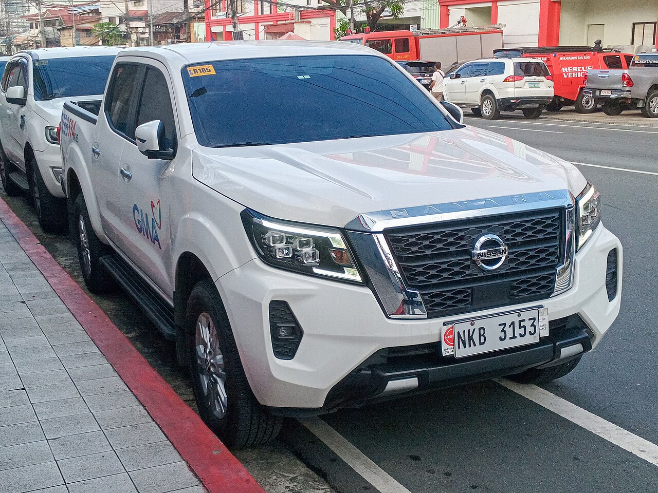 2020 Nissan Navara — front three-quarter exterior view