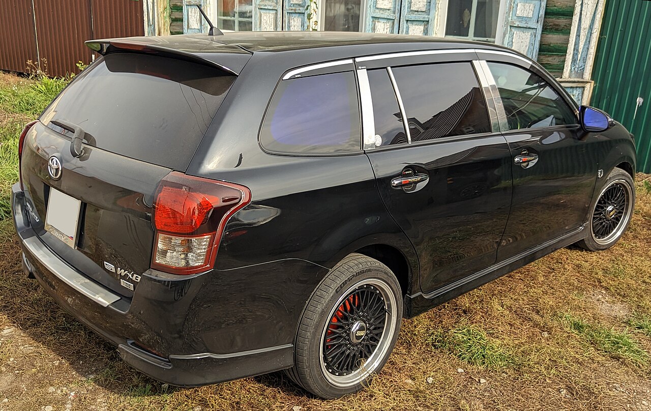 Toyota Corolla Fielder — rear three-quarter view