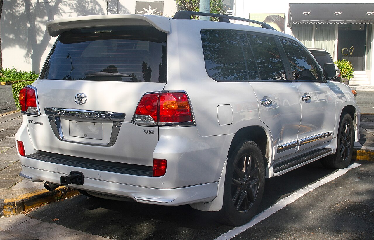 2018 Toyota Land Cruiser V8 ZX — rear three-quarter view