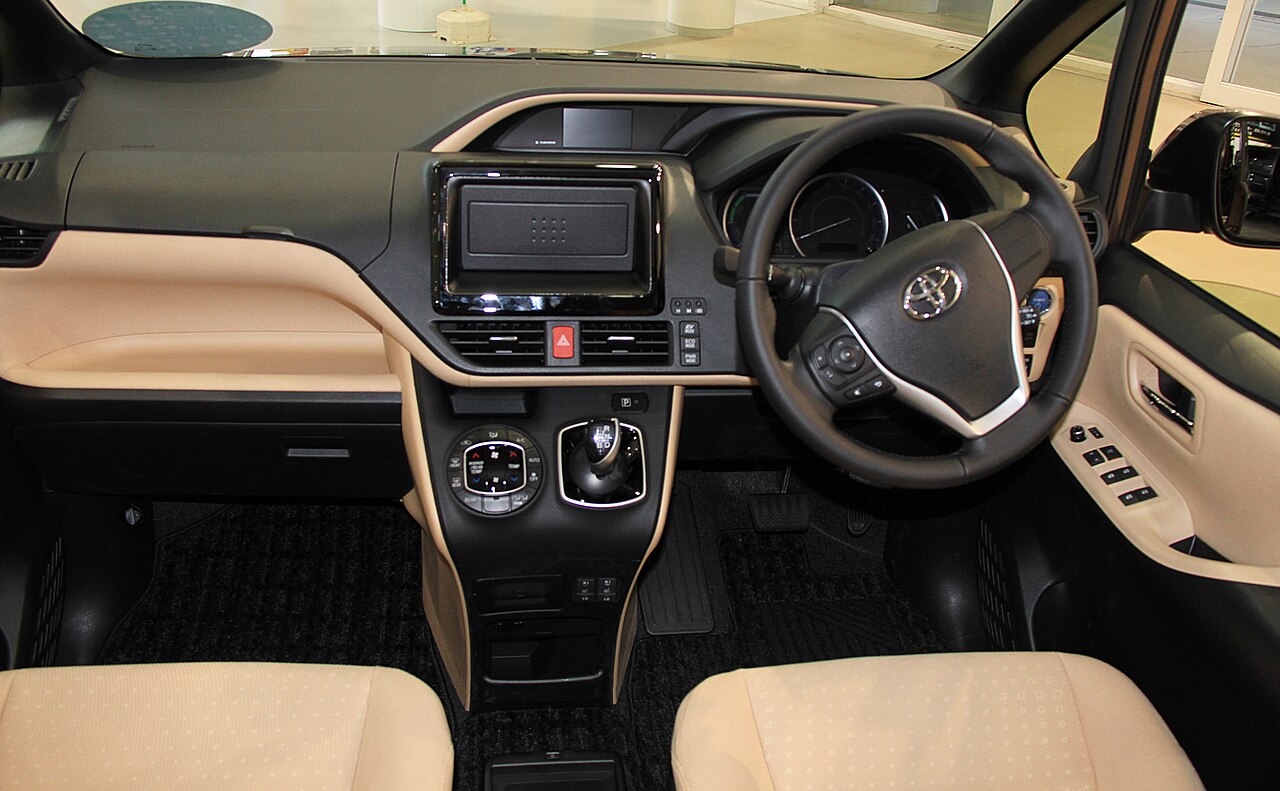 Toyota Noah — interior, dashboard and cabin