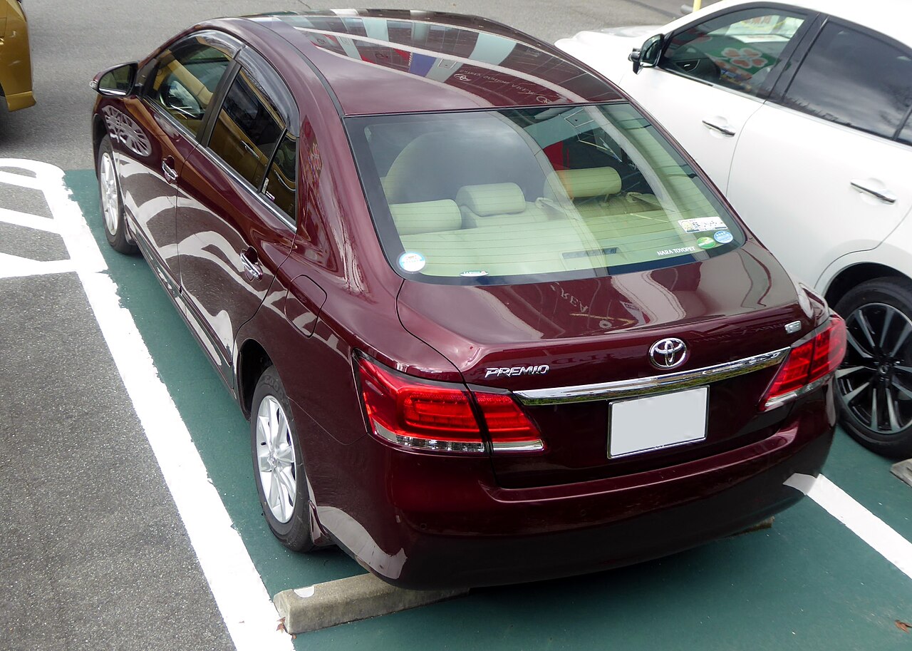 Toyota Premio — rear three-quarter view