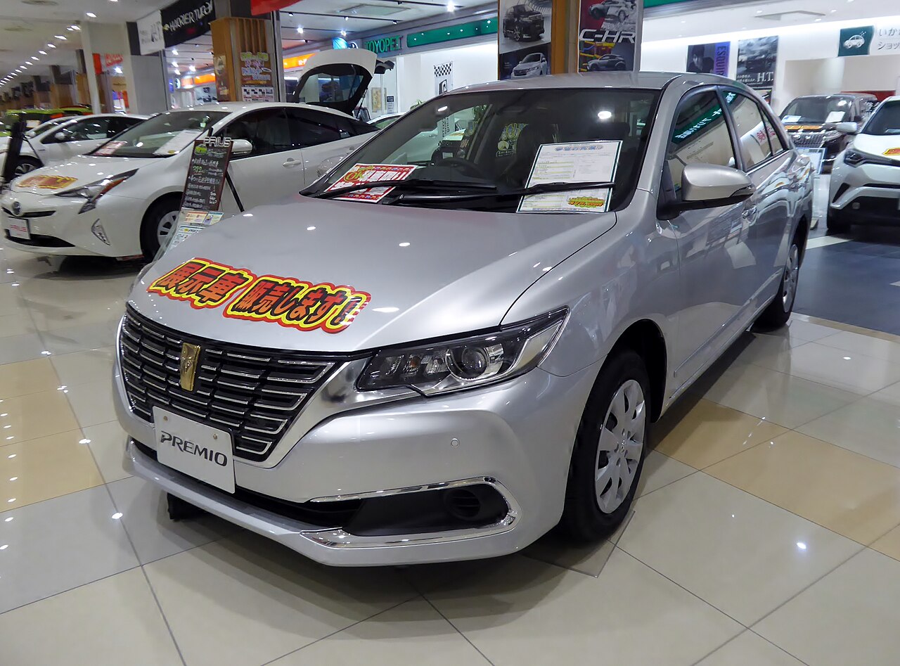 Toyota Premio — front three-quarter exterior view
