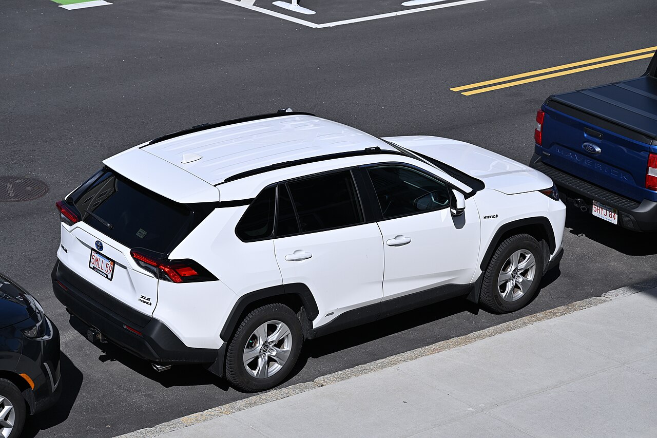 Toyota RAV4 — exterior view