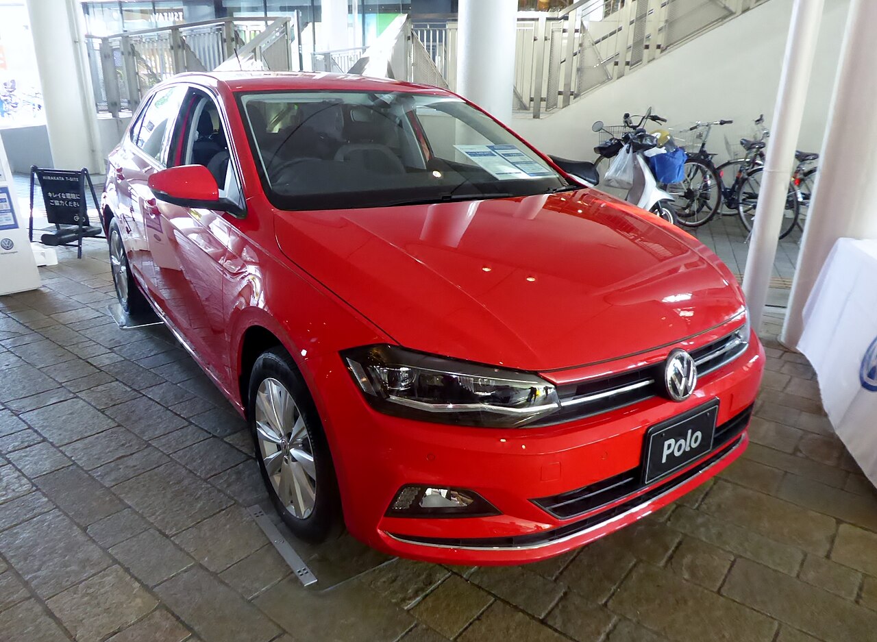 Volkswagen Polo — front three-quarter exterior view