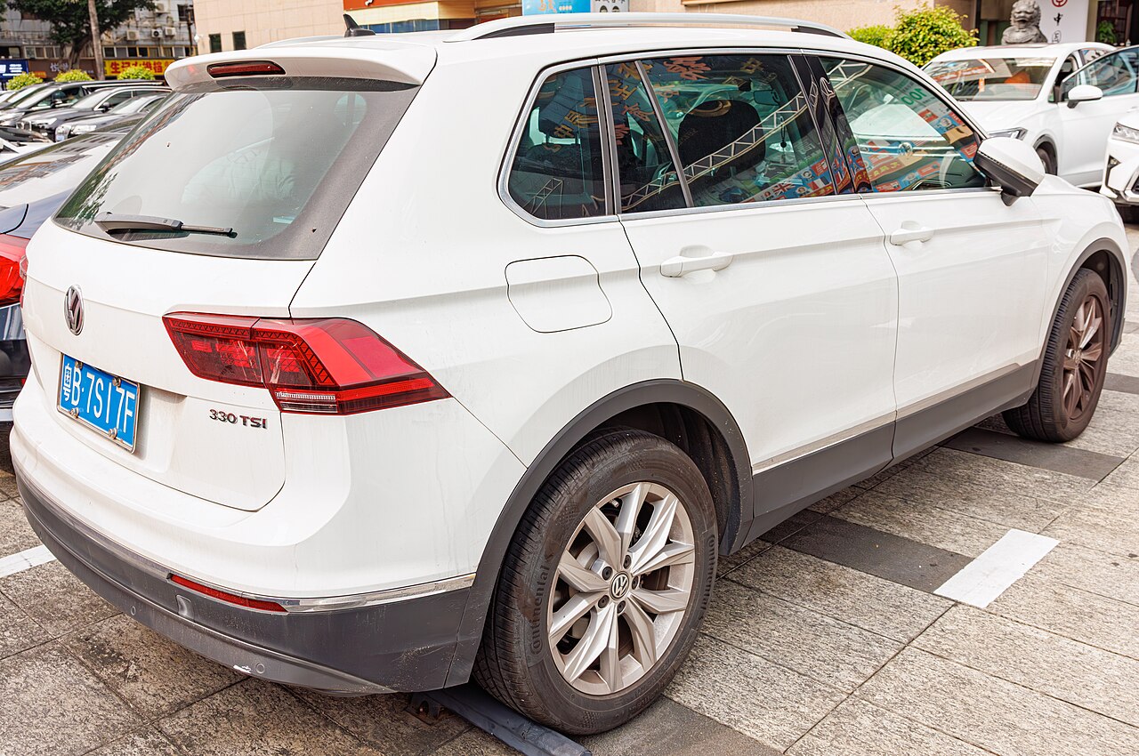 Volkswagen Tiguan — exterior view