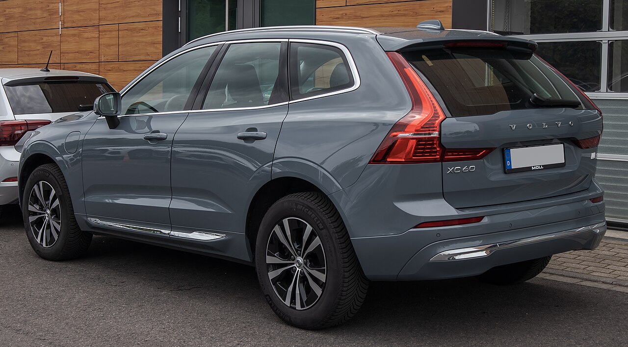 Volvo XC60 — exterior view