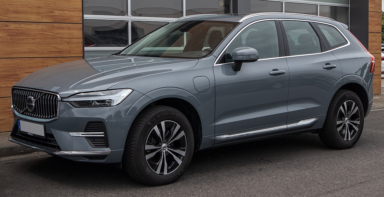 Volvo XC60 — exterior view