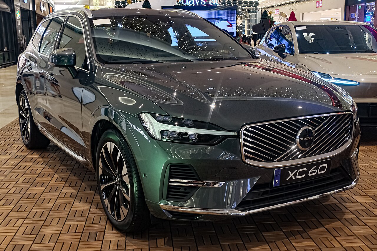 Volvo XC60 — exterior view